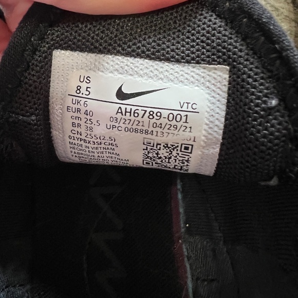 Nike Air Max 270 Black White - Picture 3 of 6